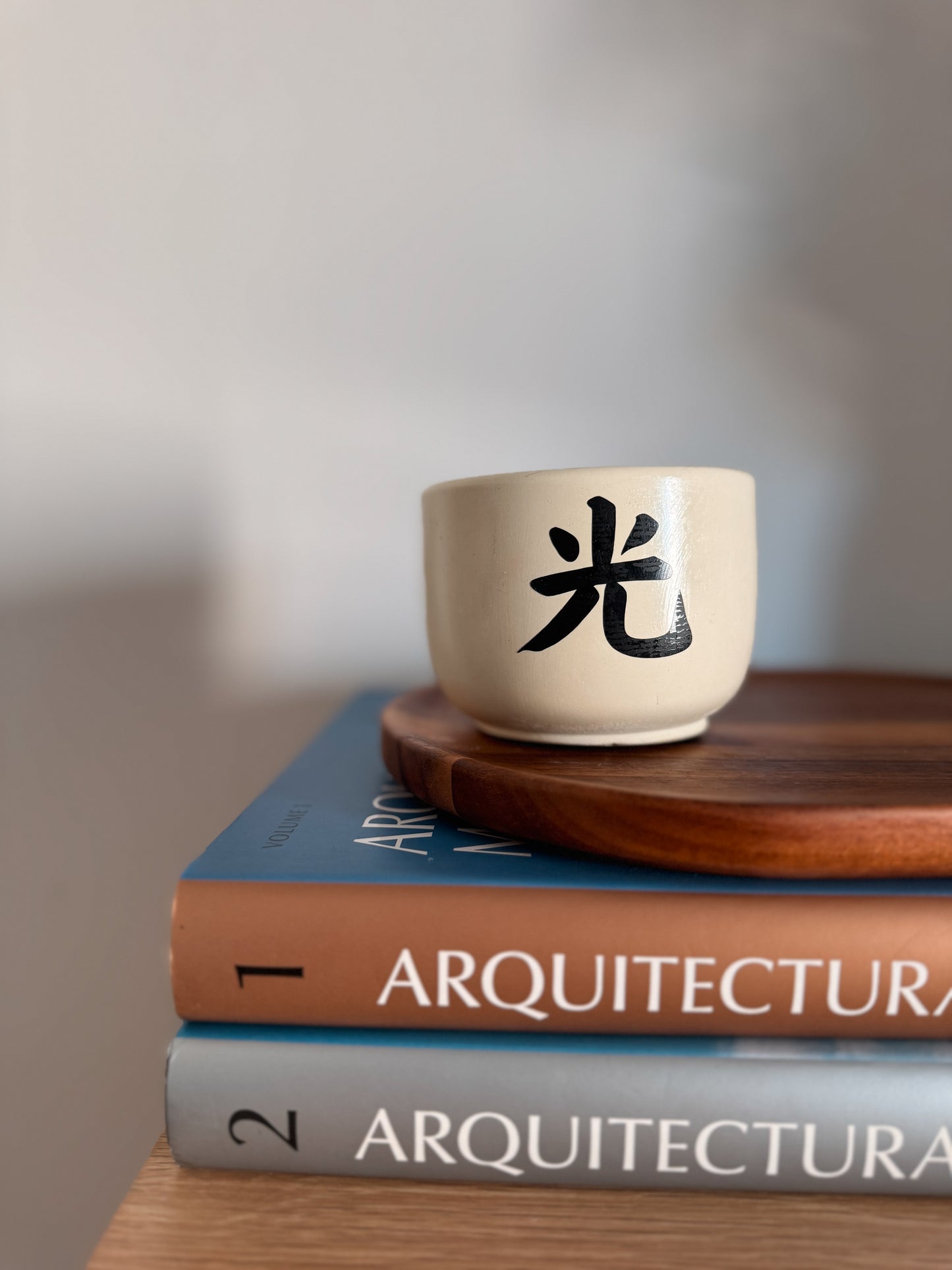 Vela média amarelo claro - Edição black week