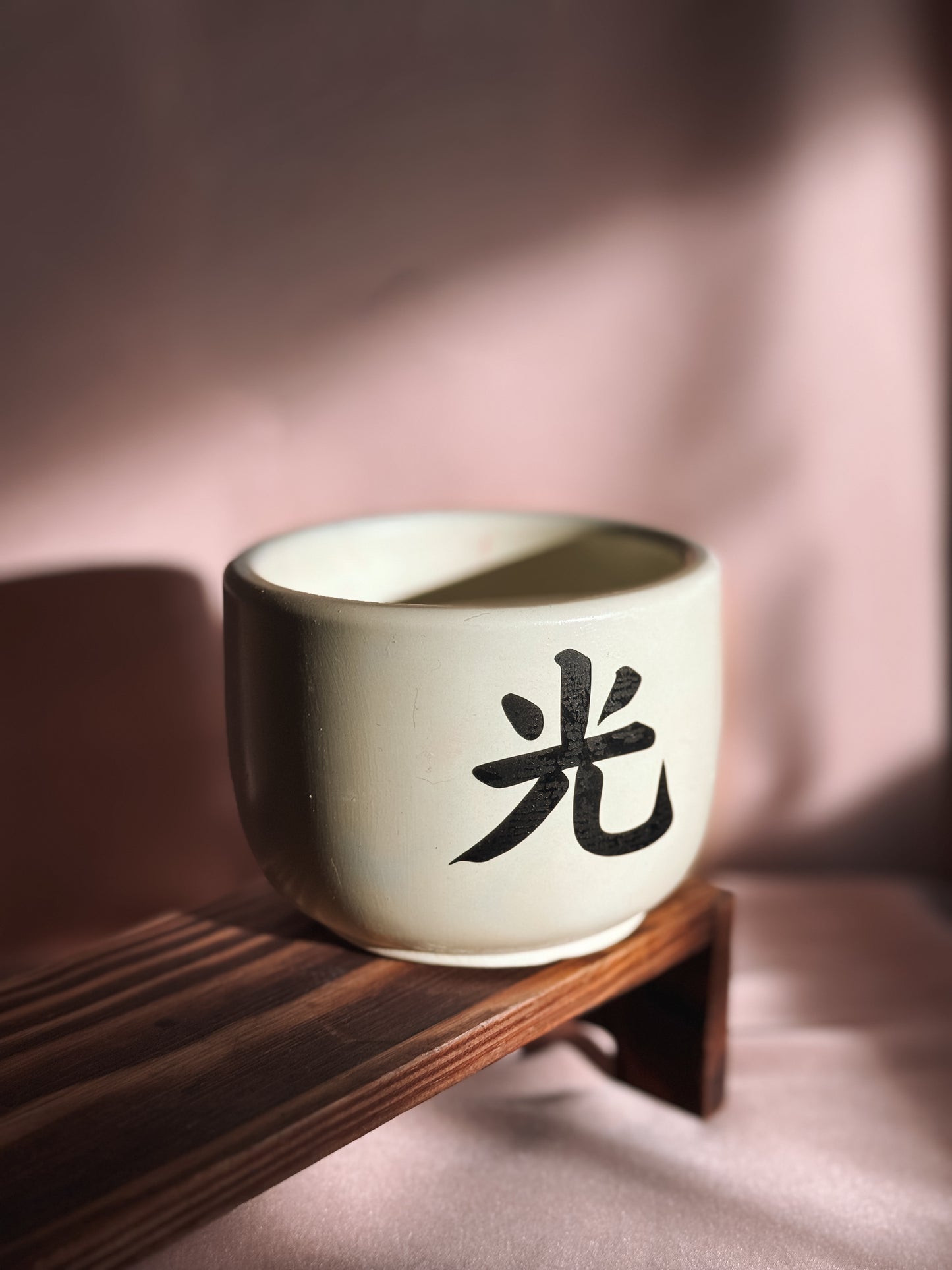 Vela média amarelo claro - Edição black week